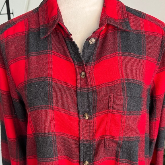 American Eagle Outfitters Red and Black Checkered Shirt (Boyfriend Fit) - Picture 3 of 6